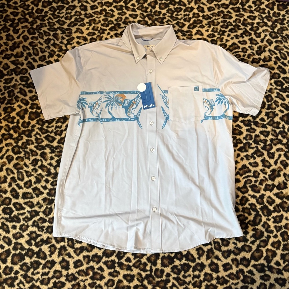 NWT Huk Fishing Kona Graphic button up shirt